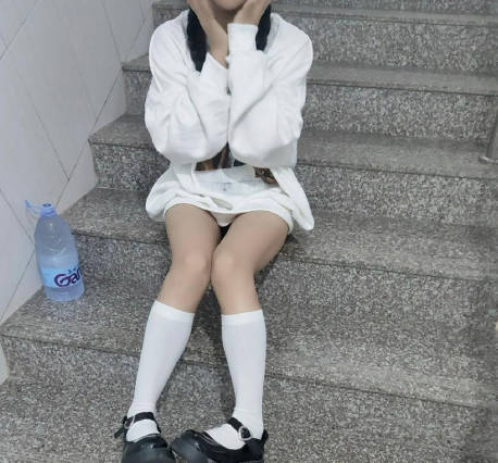 人妻午後秘密時光 趁女兒熟睡偷享禁忌快感 獨自釋放壓抑慾望